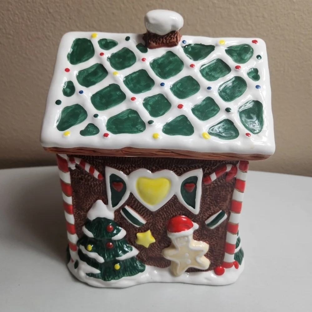 Kitchen Collection VTG Gingerbread House Cookie Jar